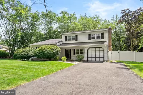 15 Holly Dr, East Windsor, NJ 08520