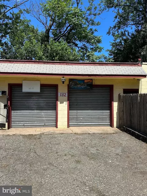182 Freeman Ln, Trenton, NJ 08609