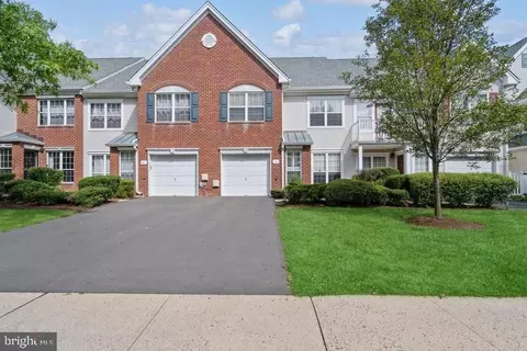 6 Hilton Ct, Pennington, NJ 08534