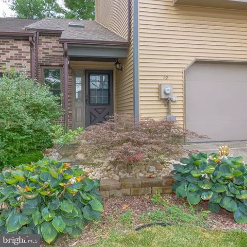 12 Isa Ct, Robbinsville, NJ 08691