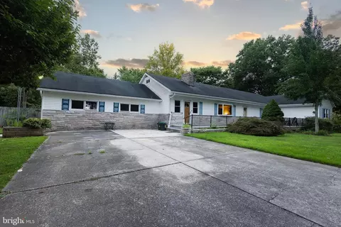 2 Tindall Rd, Robbinsville, NJ 08691