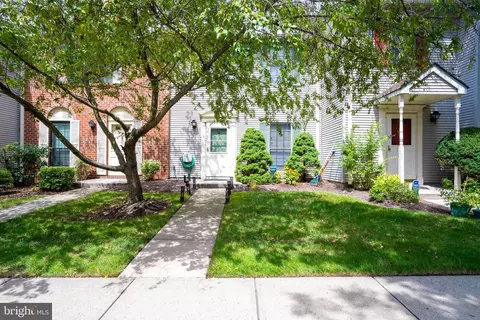 12 Drewes Ct, Lawrenceville, NJ 08648