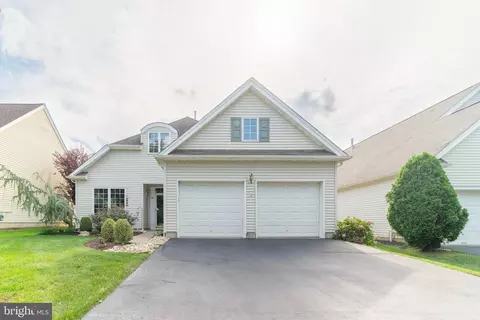 42 Globeflower Ln, West Windsor, NJ 08550