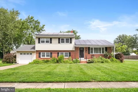 32 Rockland Rd, Ewing, NJ 08638