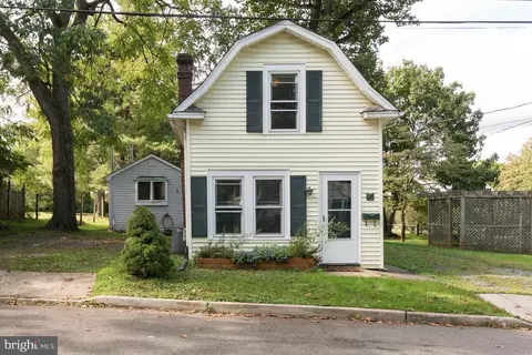 5 S Elm St, Hopewell, NJ 08525