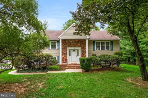25 Bernard Dr, Ewing, NJ 08628