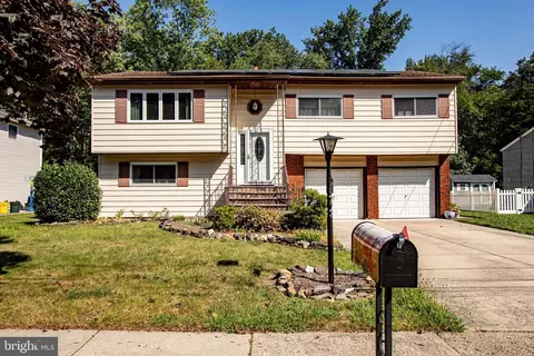 6 Peabody Ln, Hamilton, NJ 08619