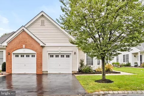 135 Burholme Dr, Hamilton, NJ 08691