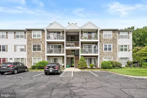 29 Holly Ct, Hamilton, NJ 08619