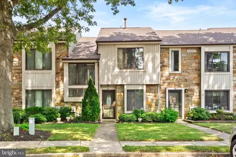 42 Topaz Ln, Hamilton, NJ 08690