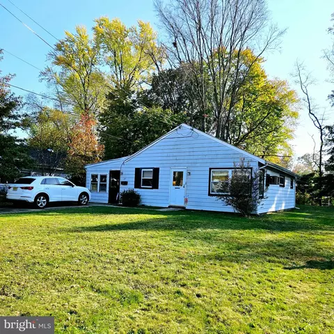 27 Theresa St, Trenton, NJ 08618