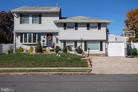 19 Duncan Dr, Hamilton, NJ 08690