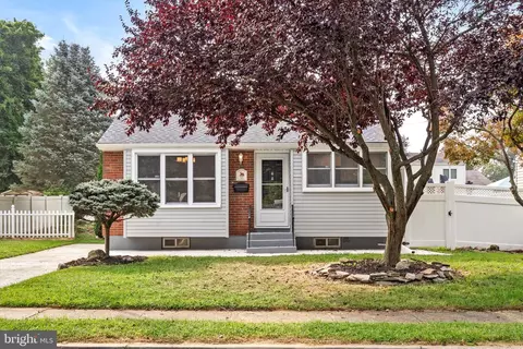15 Lakeview Dr, Hamilton, NJ 08620