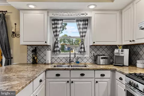 8 Spring Valley Ln, Ewing, NJ 08638 photo 8