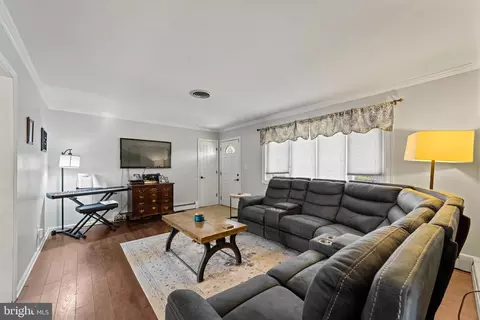 8 Spring Valley Ln, Ewing, NJ 08638 photo 5