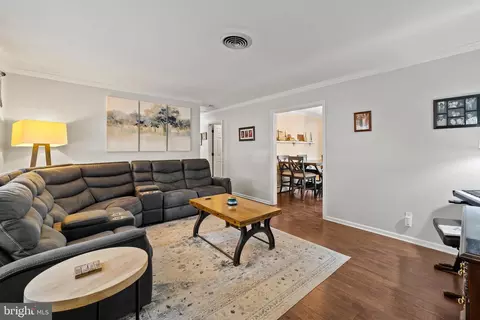 8 Spring Valley Ln, Ewing, NJ 08638 photo 4