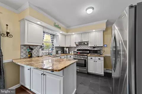 8 Spring Valley Ln, Ewing, NJ 08638 photo 7