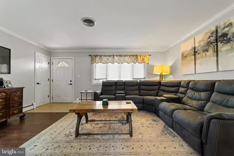 8 Spring Valley Ln, Ewing, NJ 08638 photo 3