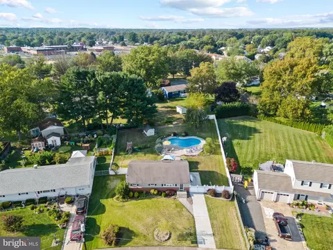8 Spring Valley Ln, Ewing, NJ 08638 photo 2
