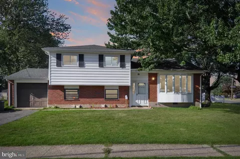 32 Lakeview Dr, Hamilton, NJ 08620