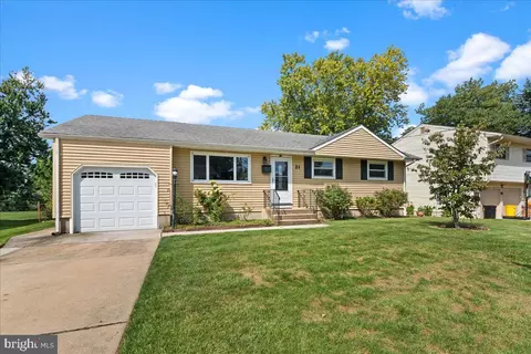 21 Cannon Dr, Hamilton, NJ 08690