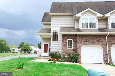 28 Tudor Ln, Lawrence Township, NJ 08648