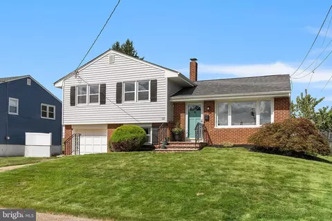 12 Valley View Rd, Hamilton, NJ 08620