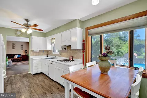 11 Corey Dr, Ewing, NJ 08628 photo 13