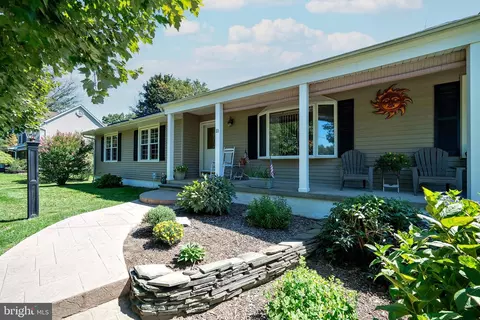 11 Corey Dr, Ewing, NJ 08628