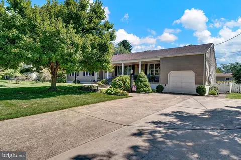 11 Corey Dr, Ewing, NJ 08628 photo 3