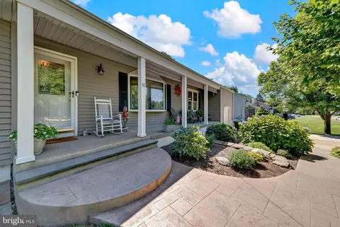 11 Corey Dr, Ewing, NJ 08628 photo 2