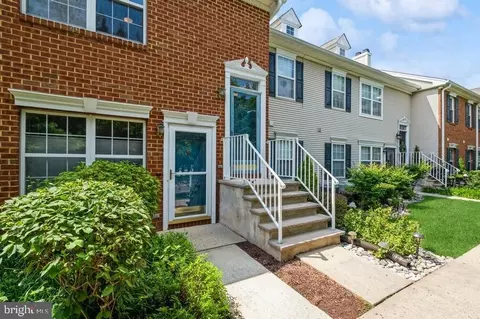 207 Castleton Ct, Pennington, NJ 08534