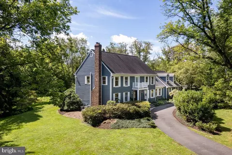 9 Foxcroft Dr, Princeton, NJ 08540
