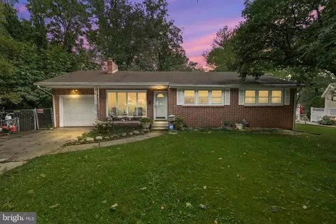 27 Glen Stewart Dr, Ewing, NJ 08618