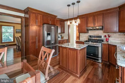 24 Nassau Dr, Lawrenceville, NJ 08648