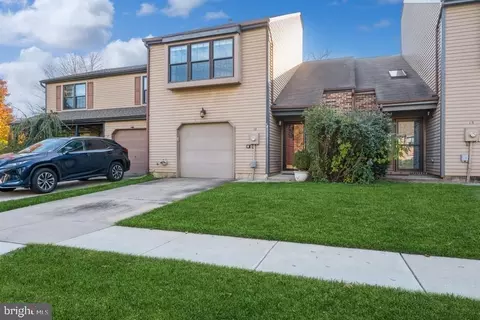 16 Beverly Ct, Robbinsville, NJ 08691