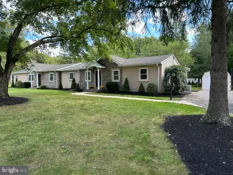 131 Edgebrook Rd, Hamilton, NJ 08691