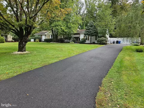18 Ravine Rd, Ewing, NJ 08638
