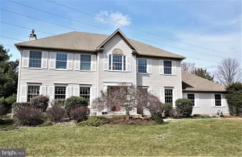 19 Barrington Dr, Princeton Junction, NJ 08550