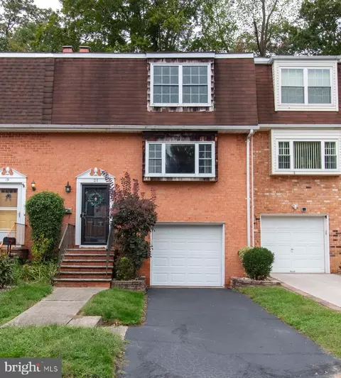 21 Featherbed Ct, Lawrenceville, NJ 08648