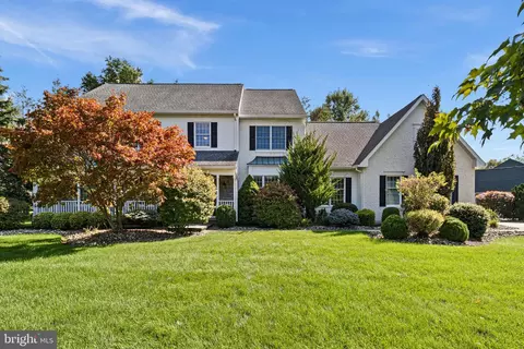6 Chaucer Ct, Princeton Junction, NJ 08550