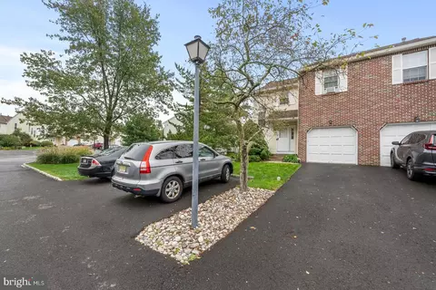 11 Revere Ct, Ewing, NJ 08628