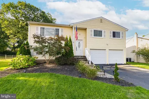 33 Tanglewood Dr, Hamilton, NJ 08619