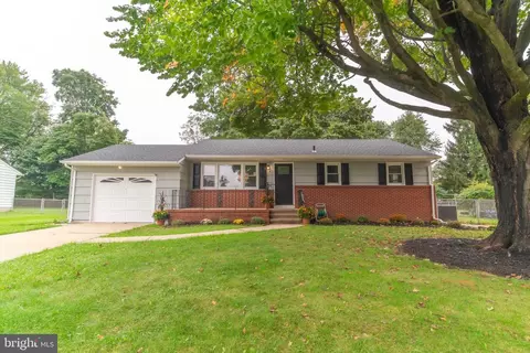9 Iorio Dr, Hamilton, NJ 08620