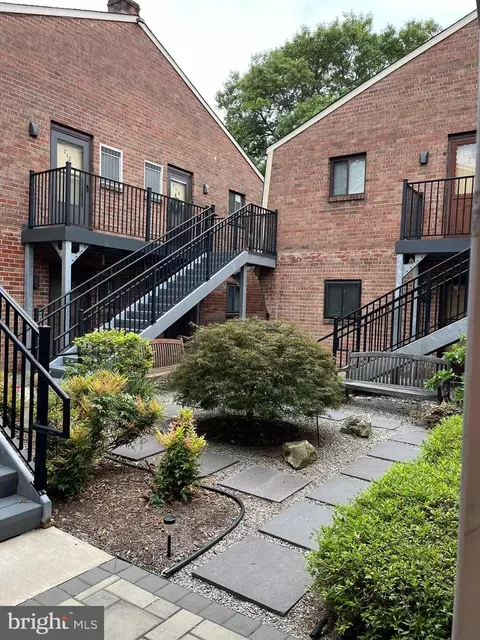 423 Apt 712 Meadow Woods Ln, Lawrence Township, NJ 08648