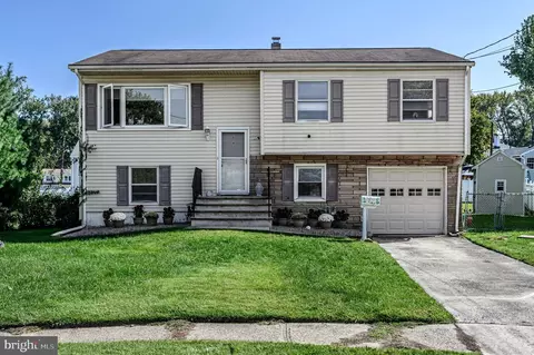 7 Agress Ct, Hamilton, NJ 08619