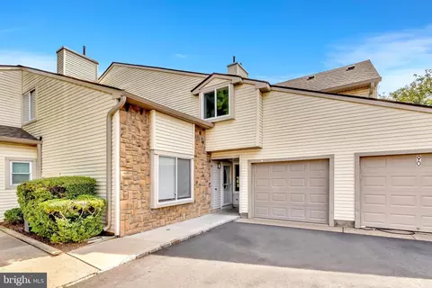86 Chatham Ct, Hightstown, NJ 08520