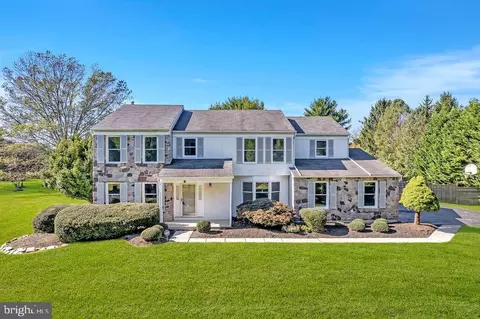 8 Madison Dr, Princeton Junction, NJ 08550