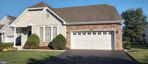 66 Bear Meade Dr, Hamilton, NJ 08691
