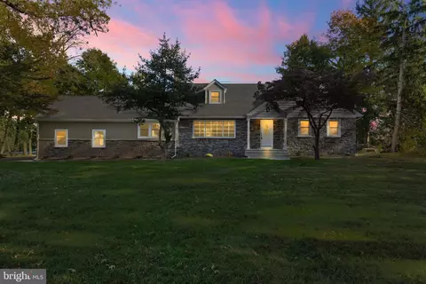 12 Lochatong Rd, Ewing, NJ 08628